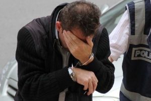 Sevgilisinin kızına tecav&uuml;z etti
