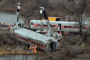 Korkun&ccedil; kaza! İki tren &ccedil;arpıştı...