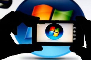 Microsoft iki uygulamasının fişini &ccedil;ekiyor