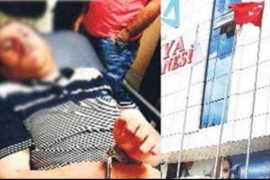 Bayrağı indirmeye &ccedil;alışan kişi intihar etti
