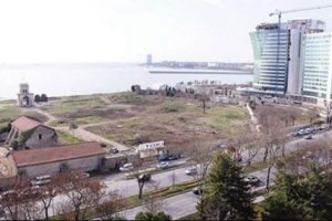 Atak&ouml;y sahildeki inşaatlar m&uuml;h&uuml;rleniyor