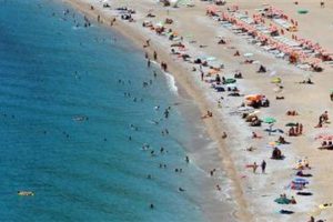 Plajda gizli &ccedil;ekim yapan kişi g&ouml;zaltına alındı