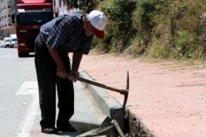 Kaldırım taşlarını bakın ne i&ccedil;in s&ouml;kt&uuml;?