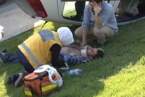 Ambulans gelene kadar başında bekledi
