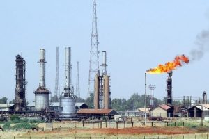 Irak ordusu Kayara rafinerisini vurdu
