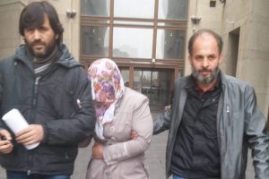 Merdaneyle kızını &ouml;ld&uuml;ren annenin cezası belli oldu!
