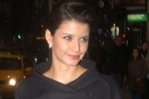 Beren Saat babasını d&uuml;ğ&uuml;ne neden &ccedil;ağırmadı...