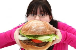 T&uuml;rkiye'de erkeklerde kilolu kadınlarda obez &ccedil;ok