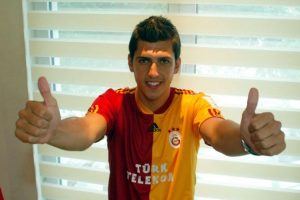 Ceyhun G&uuml;lselam Kartepe'de imza mı atacak?