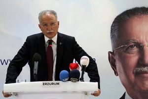"T&uuml;rkiye b&uuml;y&uuml;k bir değişimin arefesinde"