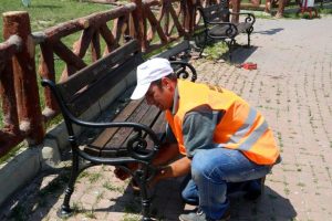 Park ve bah&ccedil;elerde yenileme &ccedil;alışmaları