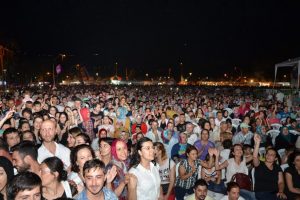 Ramazan coşkusu t&uuml;m hızıyla s&uuml;r&uuml;yor
