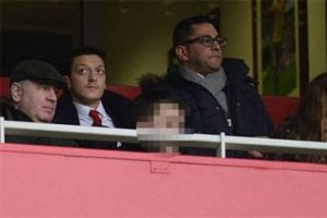 Mesut'un fotoğrafı tartışma yarattı