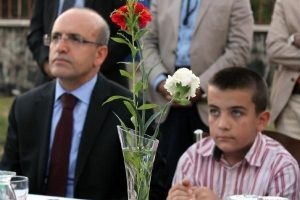 "Yetimliğin, &ouml;ks&uuml;zl&uuml;ğ&uuml;n ne olduğunu &ccedil;ok iyi biliyorum"