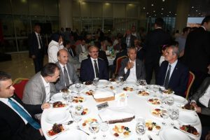 1600'a yakın yetim ve &ouml;ks&uuml;z ailesi bu iftarda buluştu