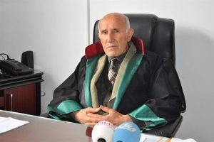 Hukuk Fak&uuml;ltesi'ni 54 yıl sonra bitirdi!