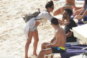 &Ouml;zge &Ouml;zpirin&ccedil;ci Burak &Ouml;z&ccedil;ivit'i tanımadı...