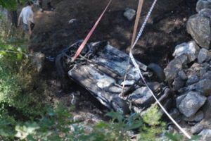 30 metreden şarampole yuvarlanan ara&ccedil;tan sağ &ccedil;ıkamadı