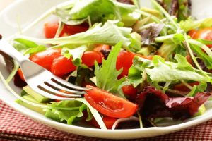﻿ Sadece salata ile beslenmek doğru değil
