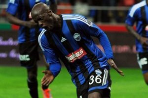 Edinho, g&ouml;z&uuml;n&uuml; gol krallığına dikti