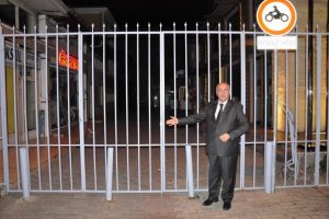 Tarihi Kapalı &Ccedil;arşı'nın kapıları valilik kararına rağmen kapalı