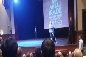 Yiğit Bulut'un konferasında protestocular d&ouml;v&uuml;ld&uuml;