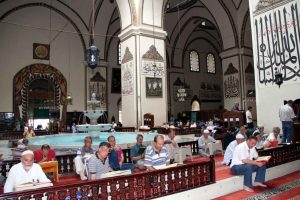 Ramazan'da Ulu Cami dolup taşıyor