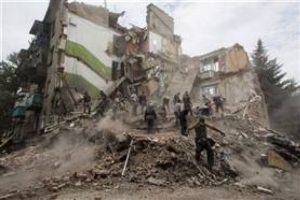 4 katlı bina havadan vuruldu: 11 &ouml;l&uuml;