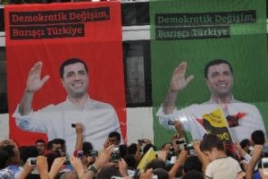 Demirtaş Bursa'da TRT'ye y&uuml;klendi