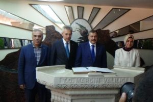 "Biz herkesle g&ouml;n&uuml;l k&ouml;pr&uuml;s&uuml; kurmak istiyoruz"