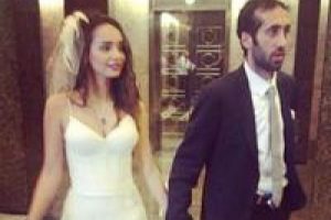 Pelin S&ouml;nmez d&ouml;vmesi y&uuml;z&uuml;nden boşandı...