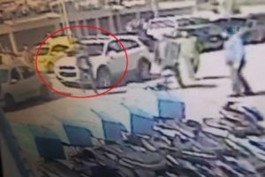 Ger&ccedil;ekleşen saldırı anı g&uuml;venlik kamerasında