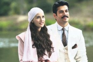 Burak &Ouml;z&ccedil;ivit Fahriye i&ccedil;in indirime gitti...