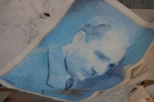 Atat&uuml;rk portresini &ccedil;&ouml;pe attılar!