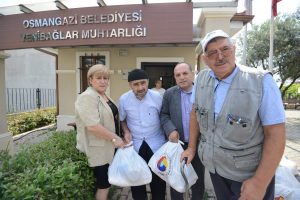 BTSO'dan bin aileye ramazan gıda paketi