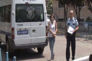 Kendi evini benzin d&ouml;k&uuml;p yaktı!