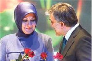 Eşi hari&ccedil; herkes 'Siyasete d&ouml;n' diyor