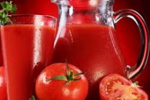 Ramazanda bağışıklık sisteminizi g&uuml;&ccedil;lendirmek i&ccedil;in domates suyu i&ccedil;in