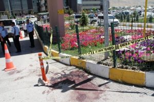 Aşiret kavgası kanlı bitti: 1 &ouml;l&uuml;, 4 yaralı