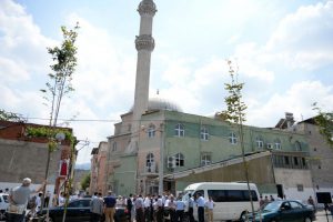 Armutlu Cami &ccedil;evresi yenileniyor
