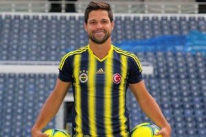 Fenerbah&ccedil;e'nin yeni formaları satışa &ccedil;ıkıyor