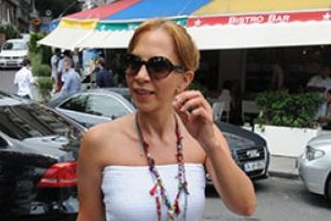 Sertab, konser i&ccedil;in tatilini yarım bıraktı