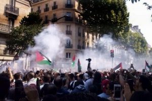 İsrail protestosuna Paris'te m&uuml;dahale