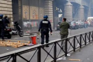 Fransa İsrail katliamını protesto bile ettirmedi: 60 g&ouml;zaltı