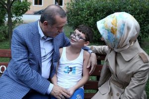 Erdoğan, Arda isimli &ccedil;ocukla sohbet etti