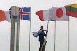 İrlandalı siyaset&ccedil;i İsrail bayrağını indirdi