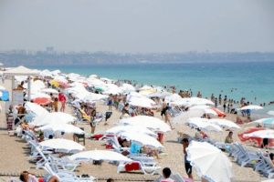 Hırsızlar Konyaaltı Plaja'na dadandı