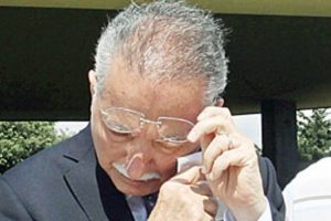 G&ouml;zyaşlarını tutamadı