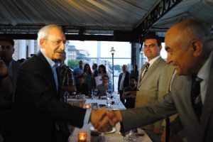 İftarda din adamlarıyla bir araya geldi