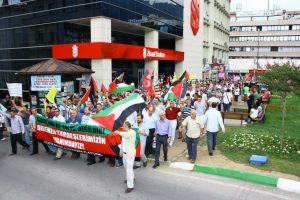 Bursa Gazze i&ccedil;in y&uuml;r&uuml;d&uuml;